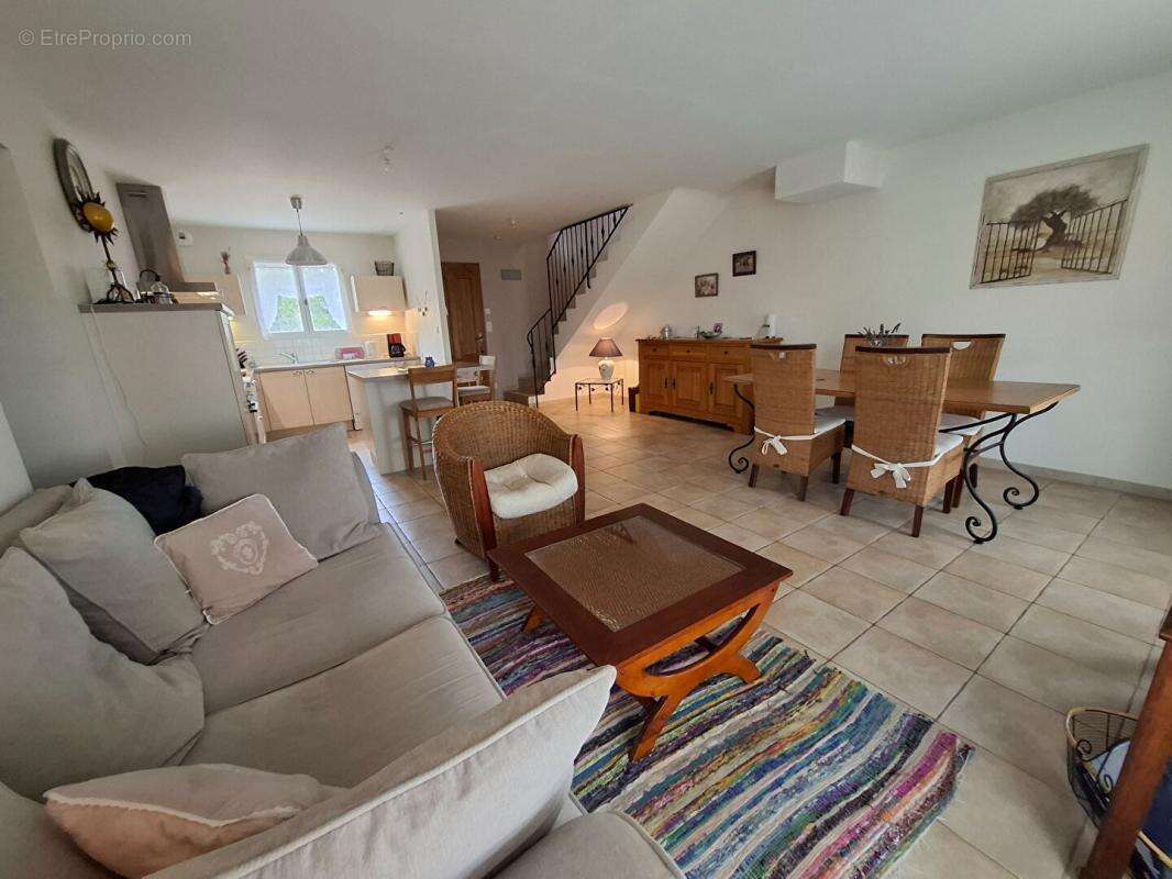 Sault (84390)  villa 200 m², 5 chambres avec gîte et piscine intérieure, garage, terrain 1700 m² - photo 3