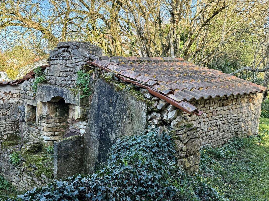 Maison à CLUSSAIS-LA-POMMERAIE