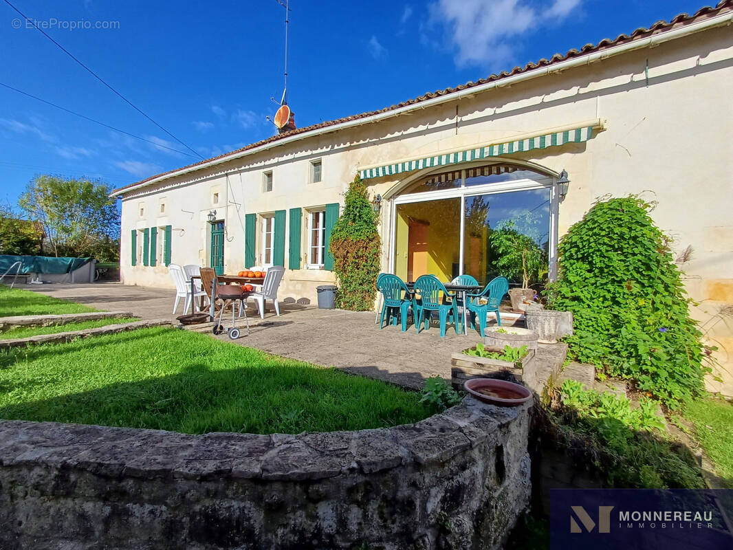 Maison à BAIGNES-SAINTE-RADEGONDE