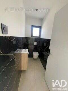 Maison 122 m² à Saint-Etienne-De-Fontbellon  - photo 7