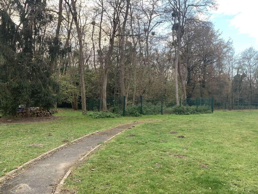 Maison à BRUYERES-LE-CHATEL