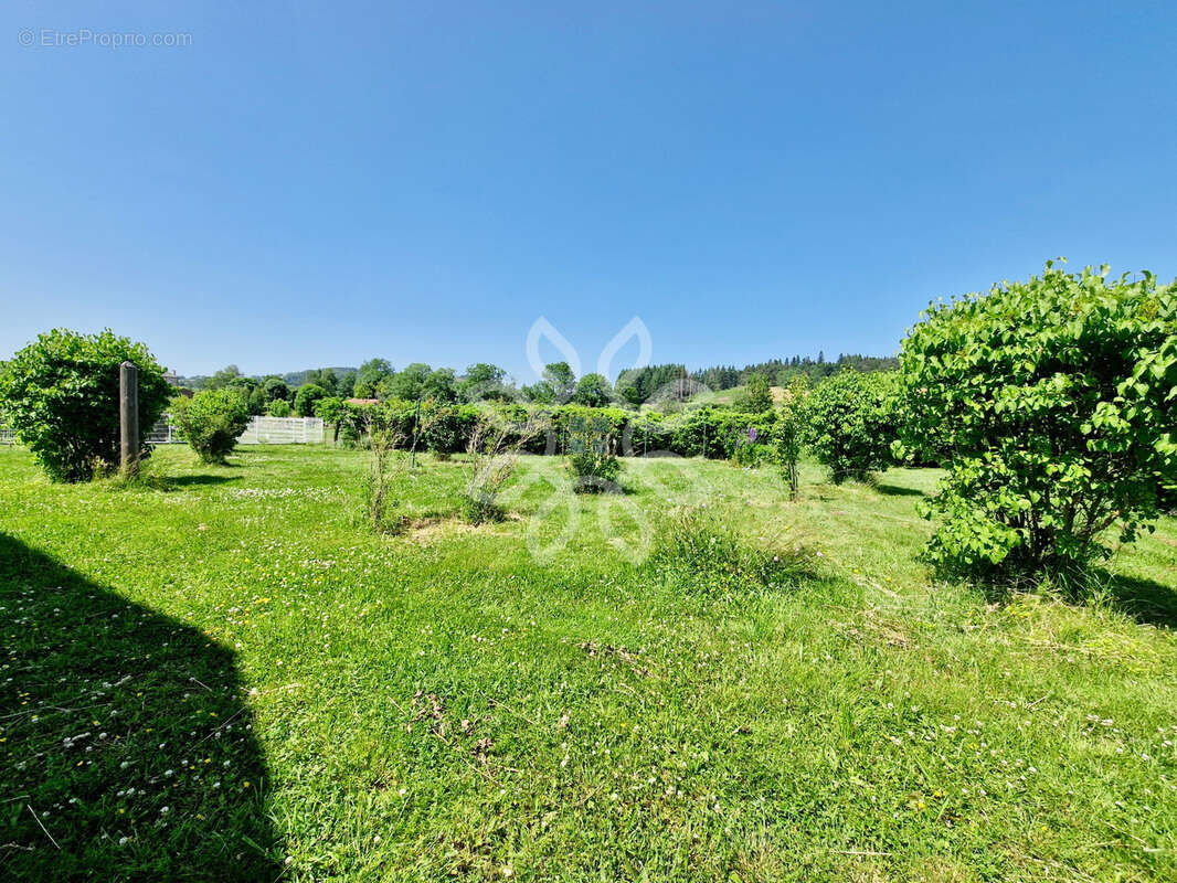 Maison à SAINTE-EUGENIE-DE-VILLENEUVE