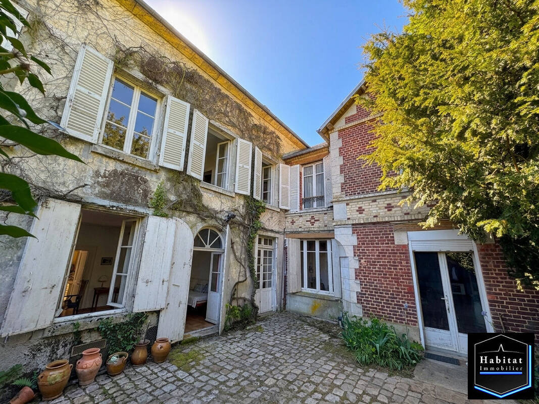 Maison LE PLESSIS BELLEVILLE 15min 10 pièce(s) 194 m2 - photo 1