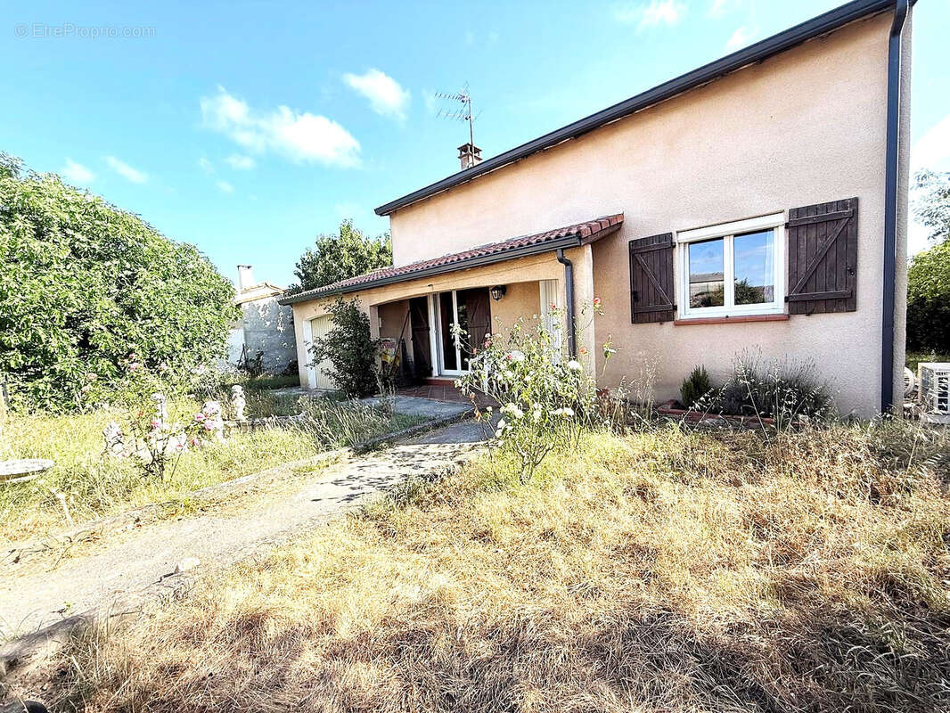 Maison à PINS-JUSTARET