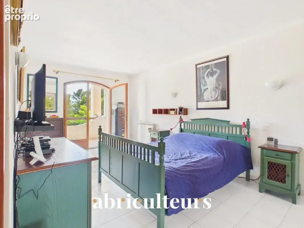 Propriété de 308 m² sur 1 hectare — 8 pièces — Lambesc (13410) - photo 9