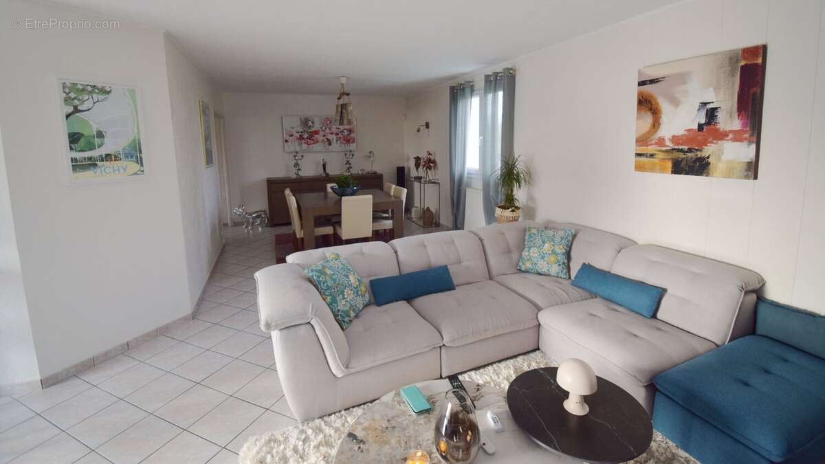 Maison à CREUZIER-LE-VIEUX