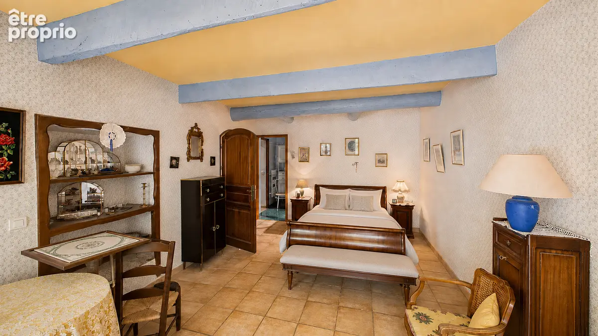 Sauveterre - Maison familiale de caractère, 4 chambres et terrain arboré de 2 600 m² - photo 9