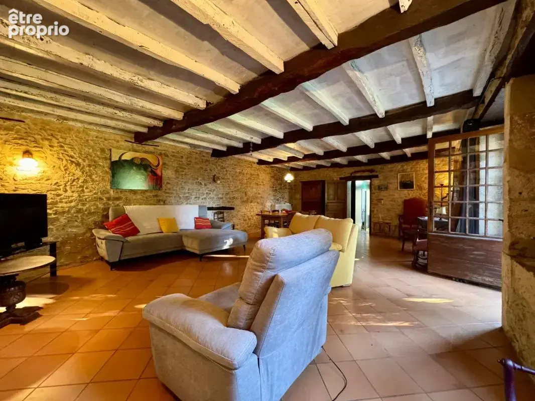 Coulaures (24420) – longère en pierre de 186 m² – 5 chambres – terrain de 3 224 m² – garage et dépendances - photo 10