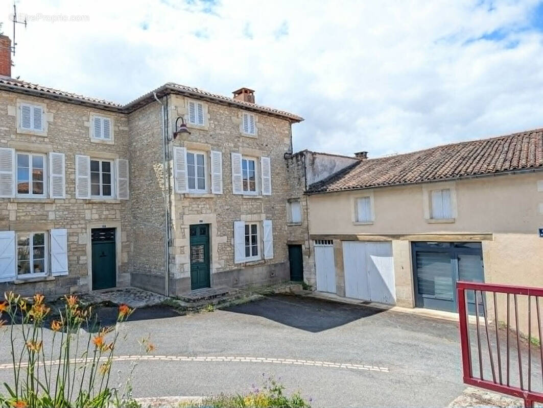 Maison à LA MOTHE-SAINT-HERAY