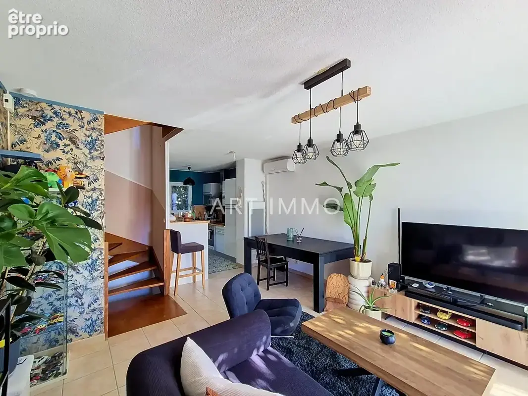 Maison a vendre avec bail en cours aux vigneres - photo 1