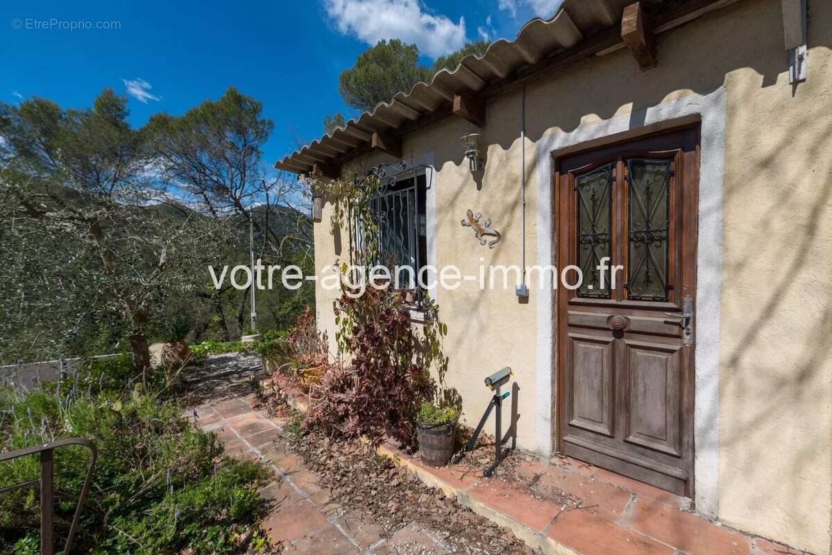Peille, belle maison 105m² + garage 30m² Piscine + dépendance - photo 22