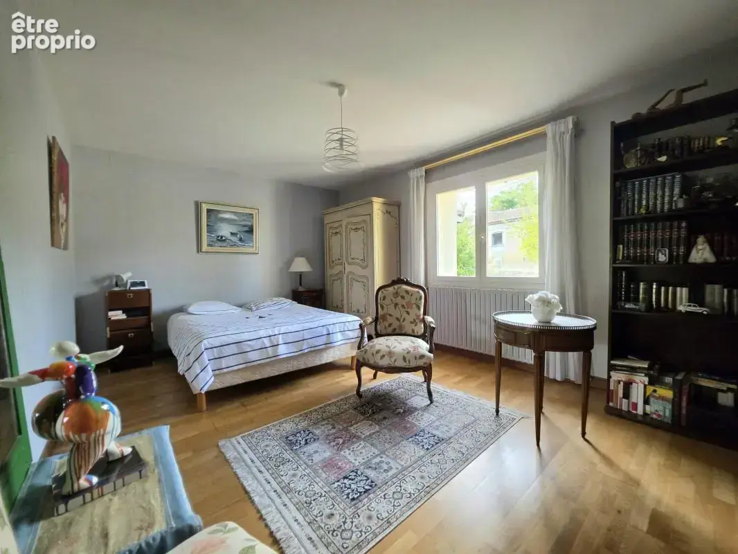 Maison en pierre de caractère à Lamothe-Landerron 214 m², piscine et fort potentiel professionnel - photo 7