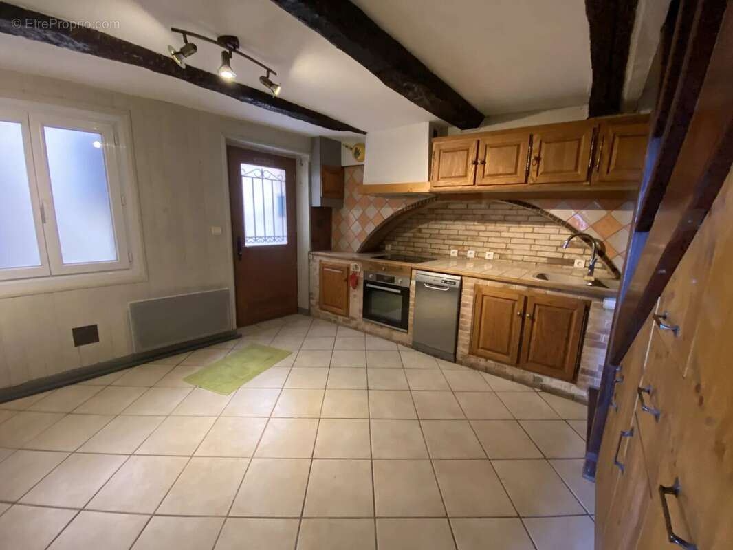 Appartement à BERRE-LES-ALPES