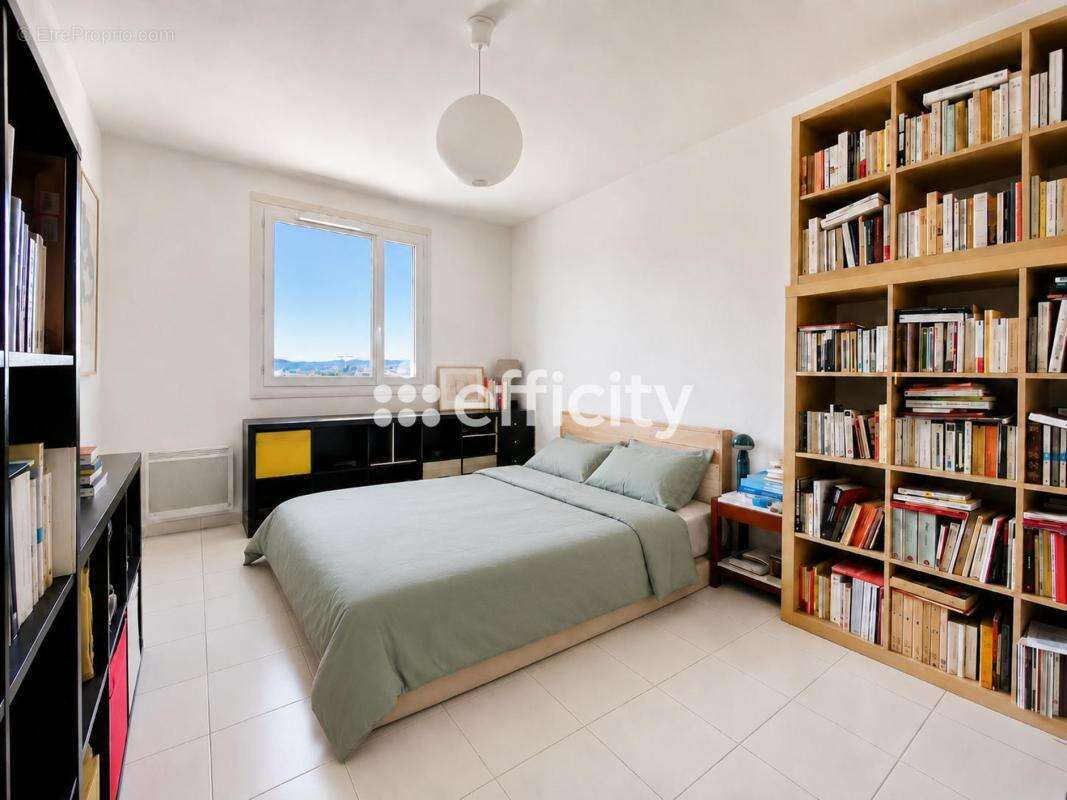 Appartement à MARSEILLE-3E
