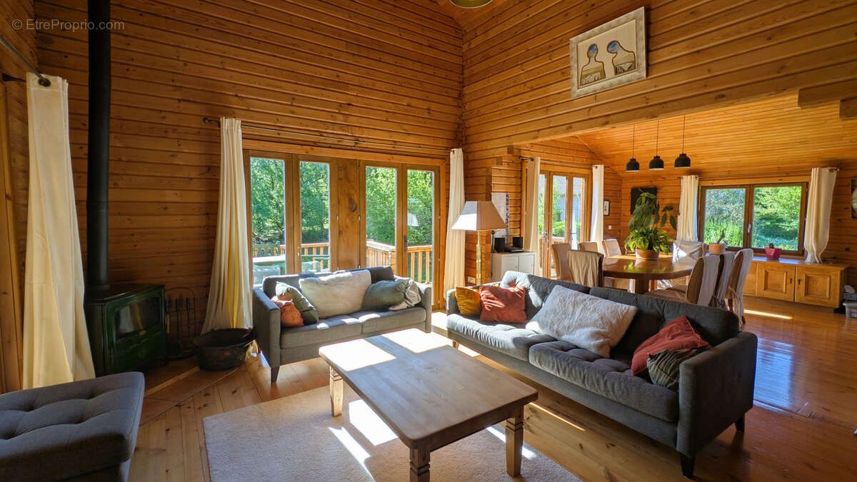 Maison à AUTOIRE