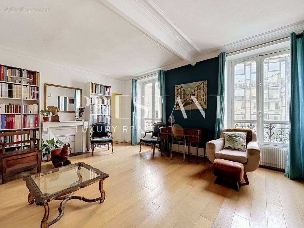 Appartement à PARIS-10E