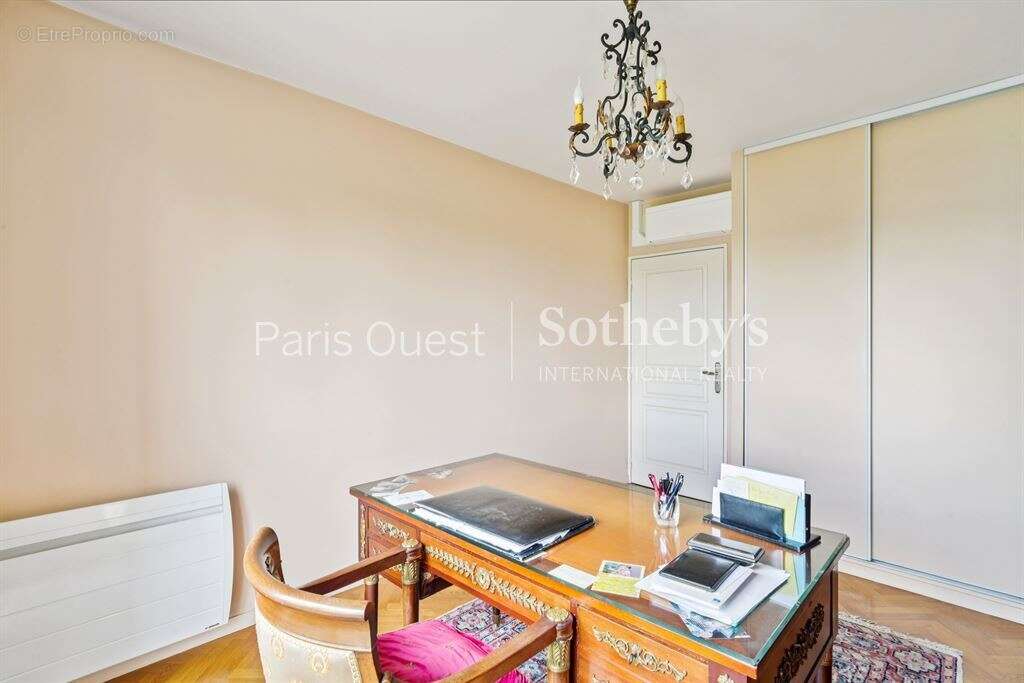 Appartement à NEUILLY-SUR-SEINE