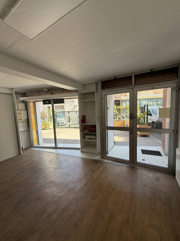 Commerce à MARSEILLE-3E