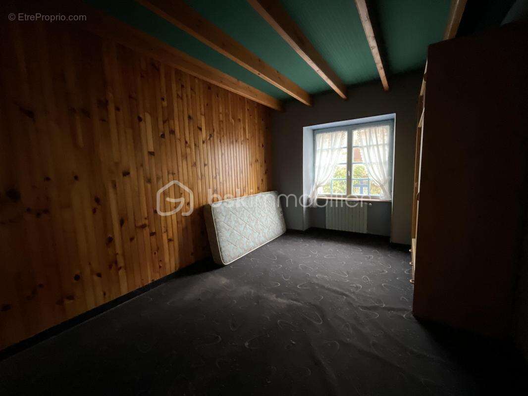 Maison à SAINT-THUAL