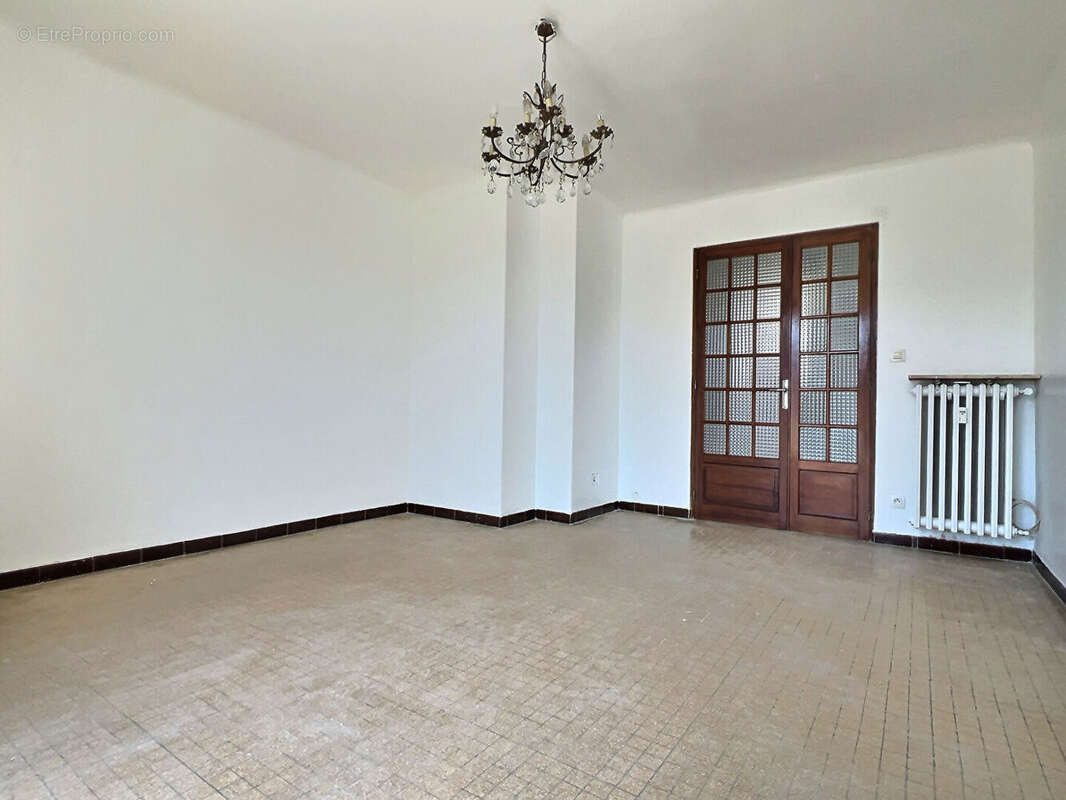 Appartement à MARSEILLE-5E
