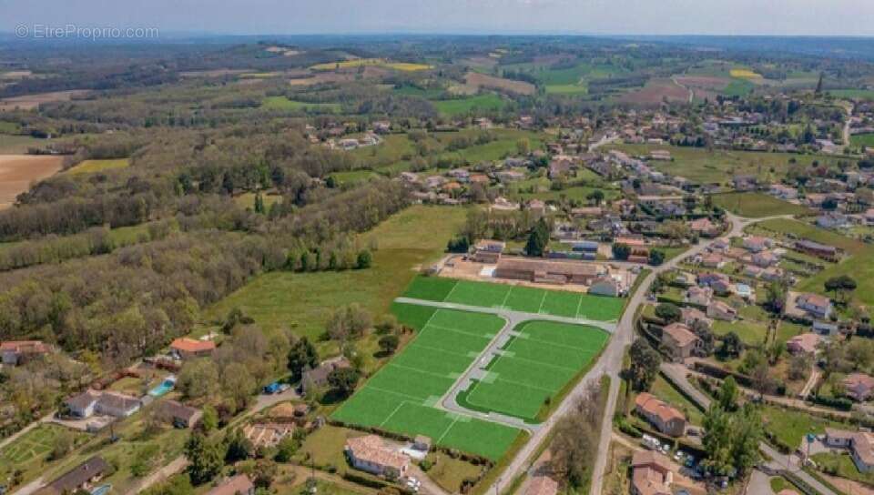 Terrain à VACQUIERS