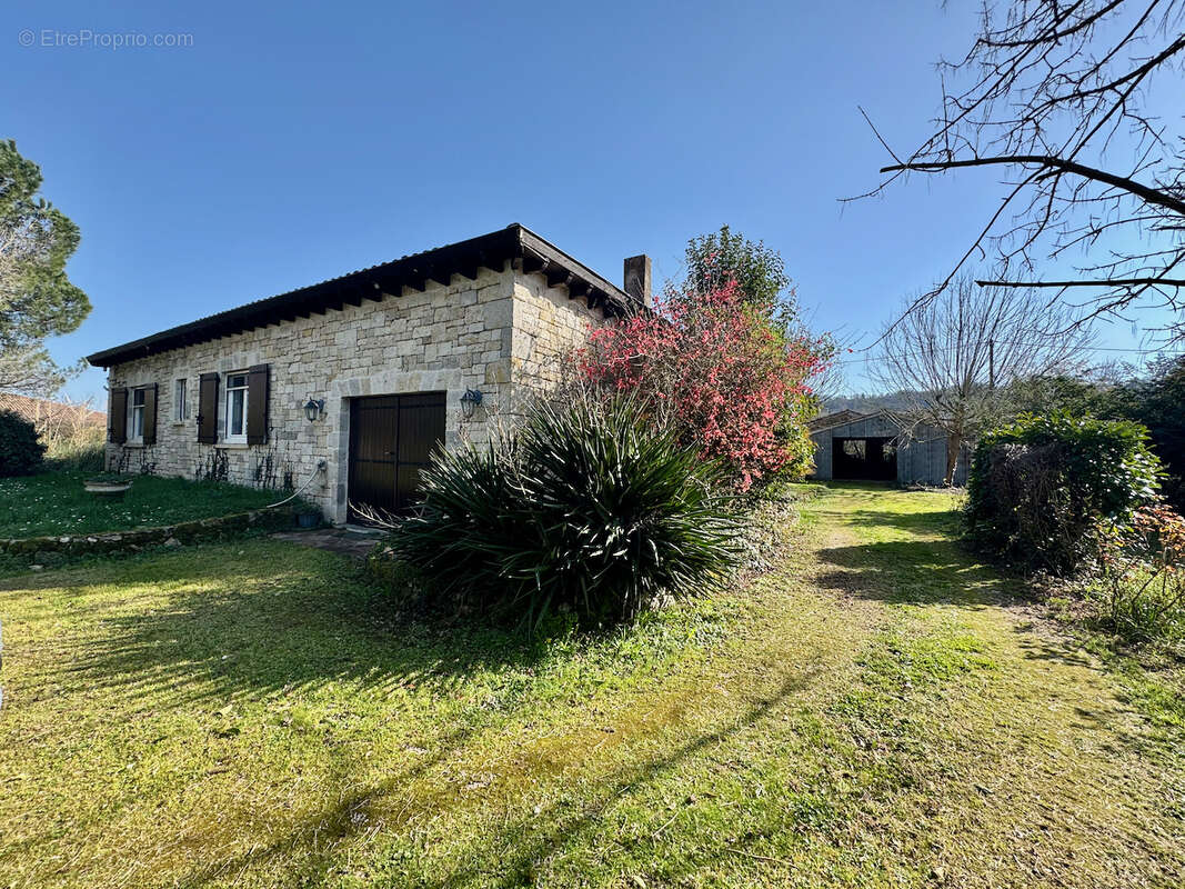 Maison à PUJOLS