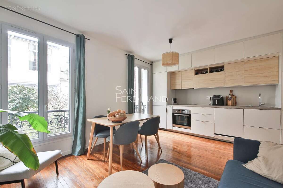 Appartement à PARIS-17E