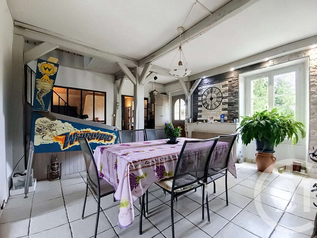 Maison à LA CHAPELLE-RABLAIS