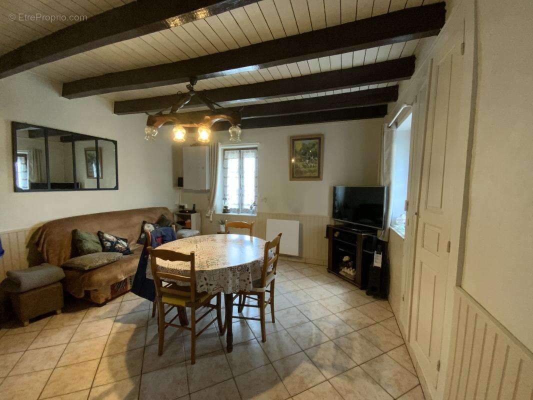 Maison à SAINT-DIZIER-LES-DOMAINES