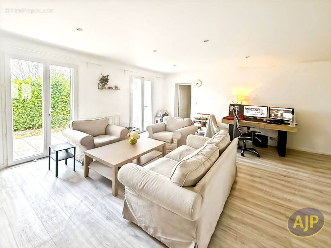 Maison à CARBON-BLANC