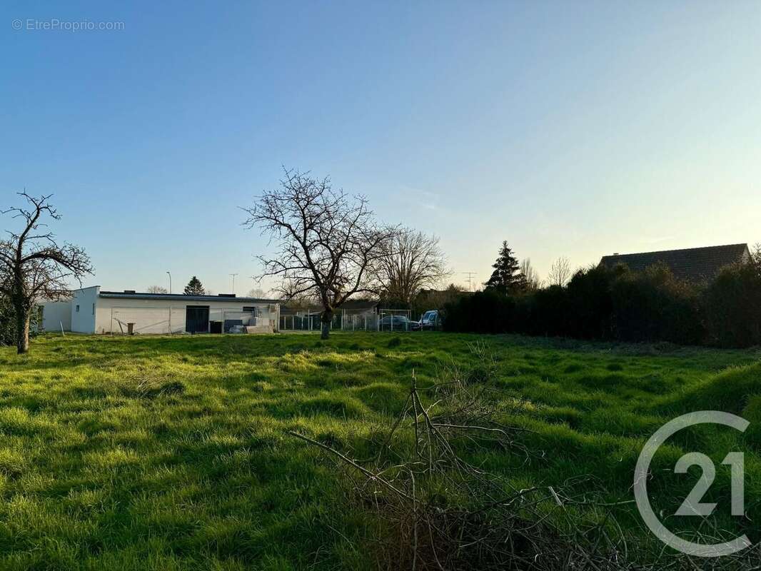 Terrain à CROTH