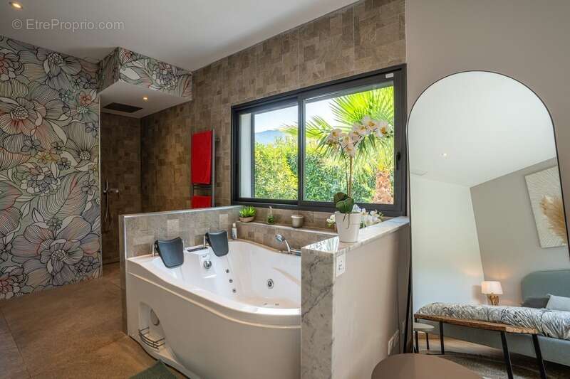 Maison à SOLLIES-TOUCAS