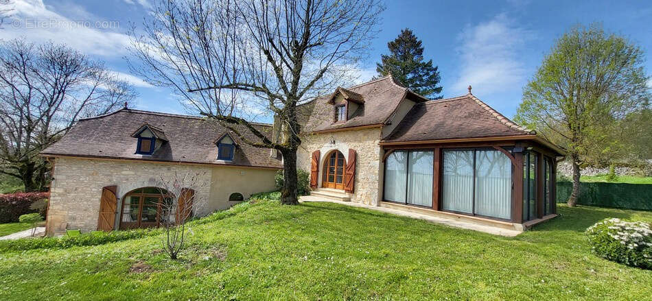Maison à CABRERETS