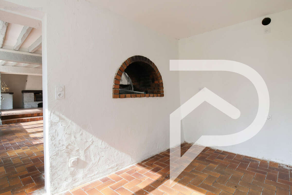 Maison à CUISE-LA-MOTTE