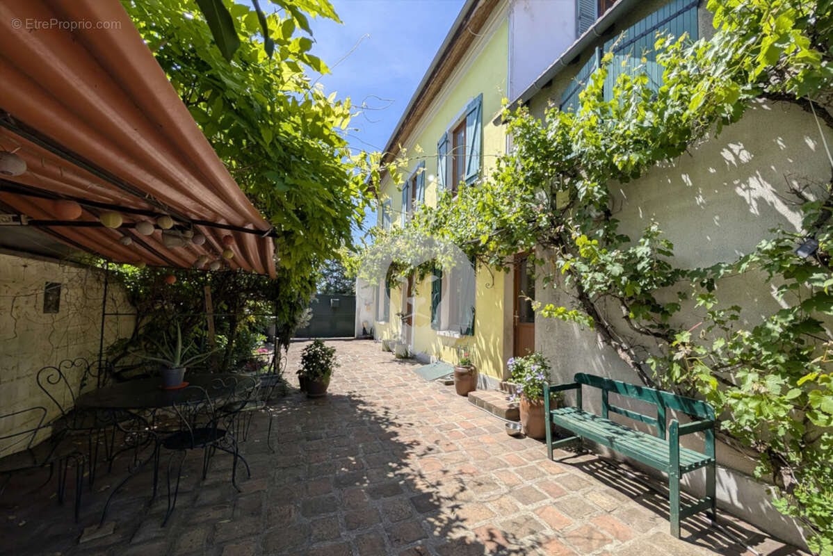 Maison à SAINT-MAUR-DES-FOSSES