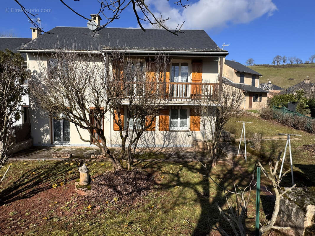 Maison à ONET-LE-CHATEAU