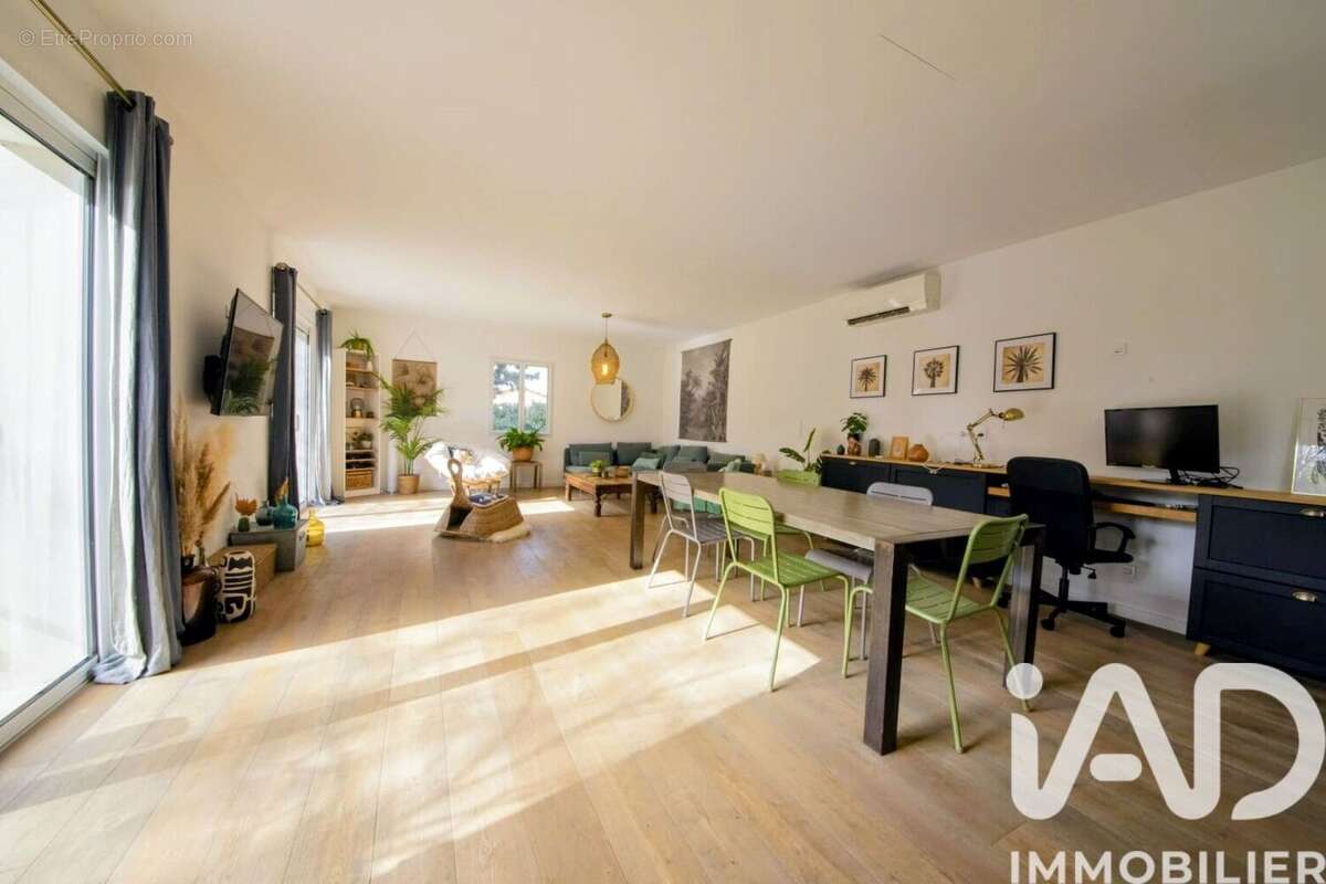 Maison 138 m² à La Roque-Sur-Pernes  - photo 4