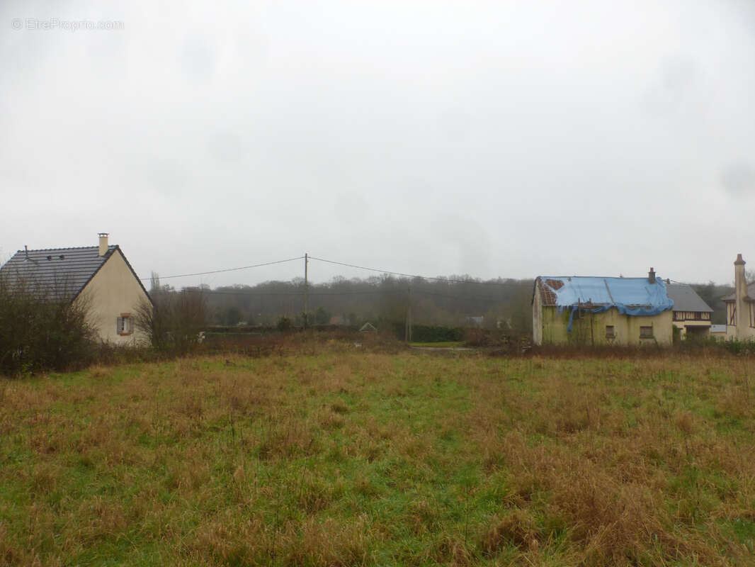 Terrain à TROISSEREUX