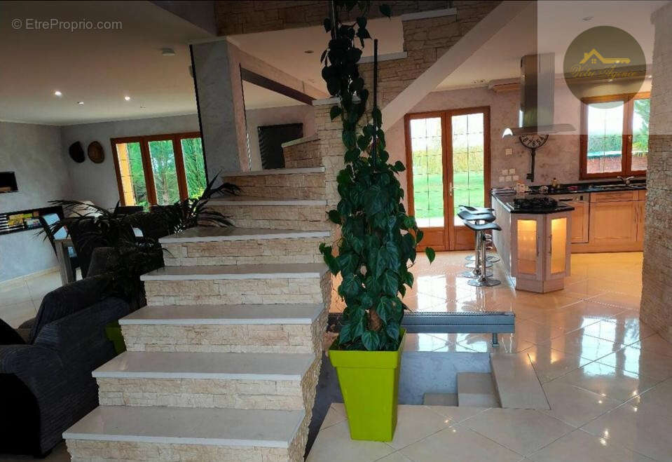 Maison à EGREVILLE