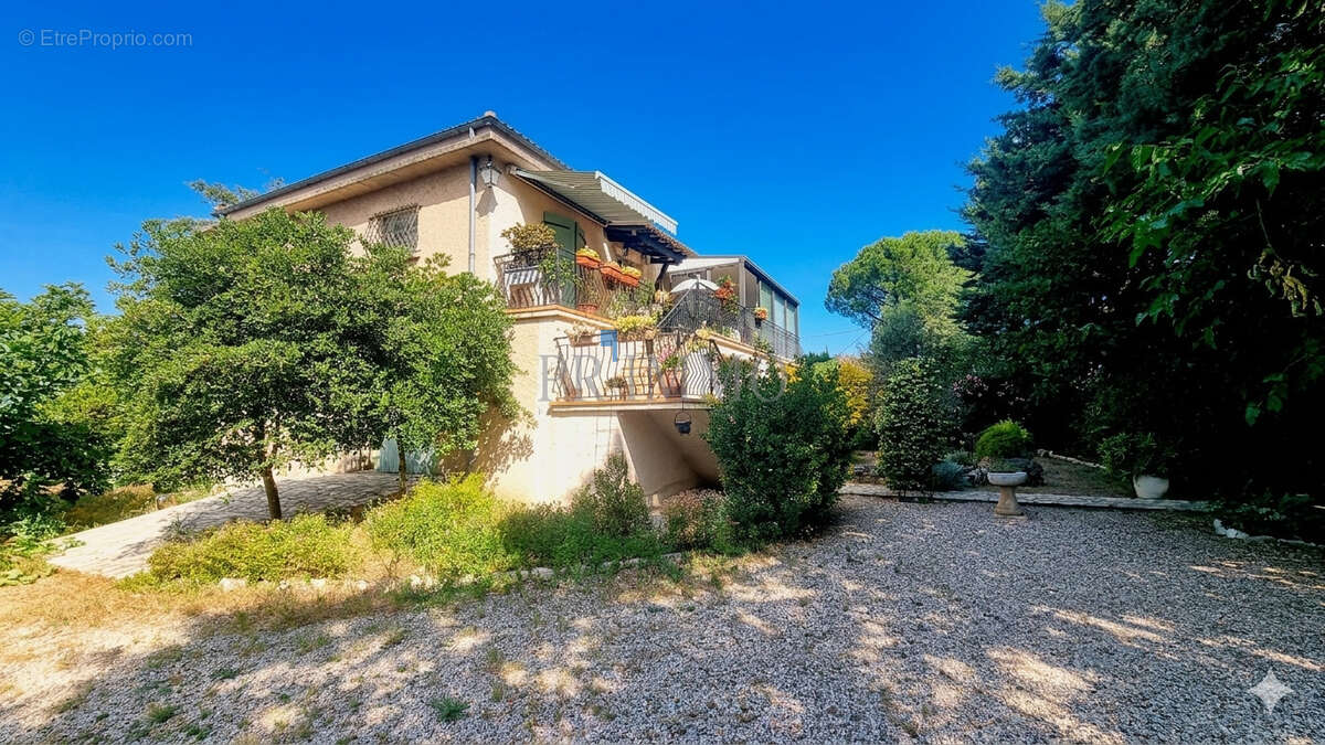 Maison à LE MUY