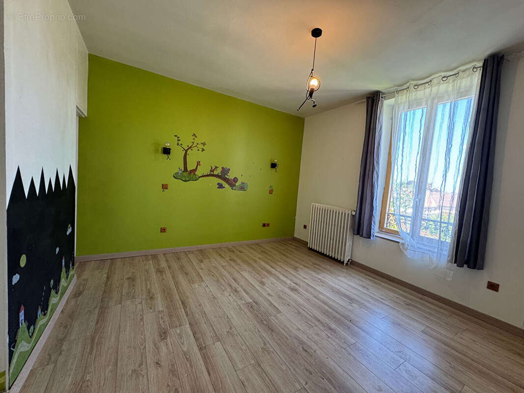 Maison à TREMBLAY-LES-VILLAGES