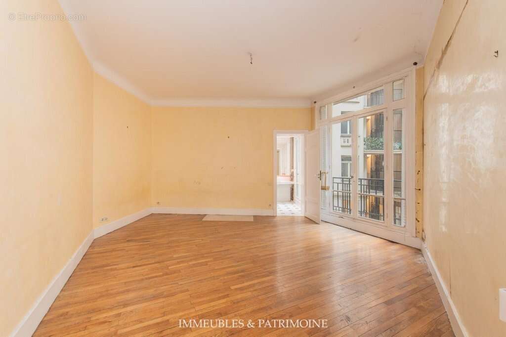 Appartement à PARIS-16E