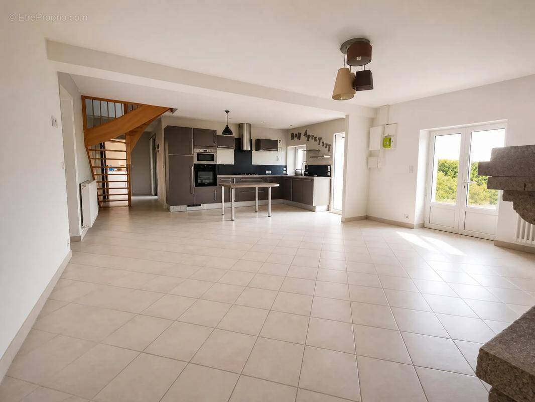 Maison à MONTREUIL-AU-HOULME