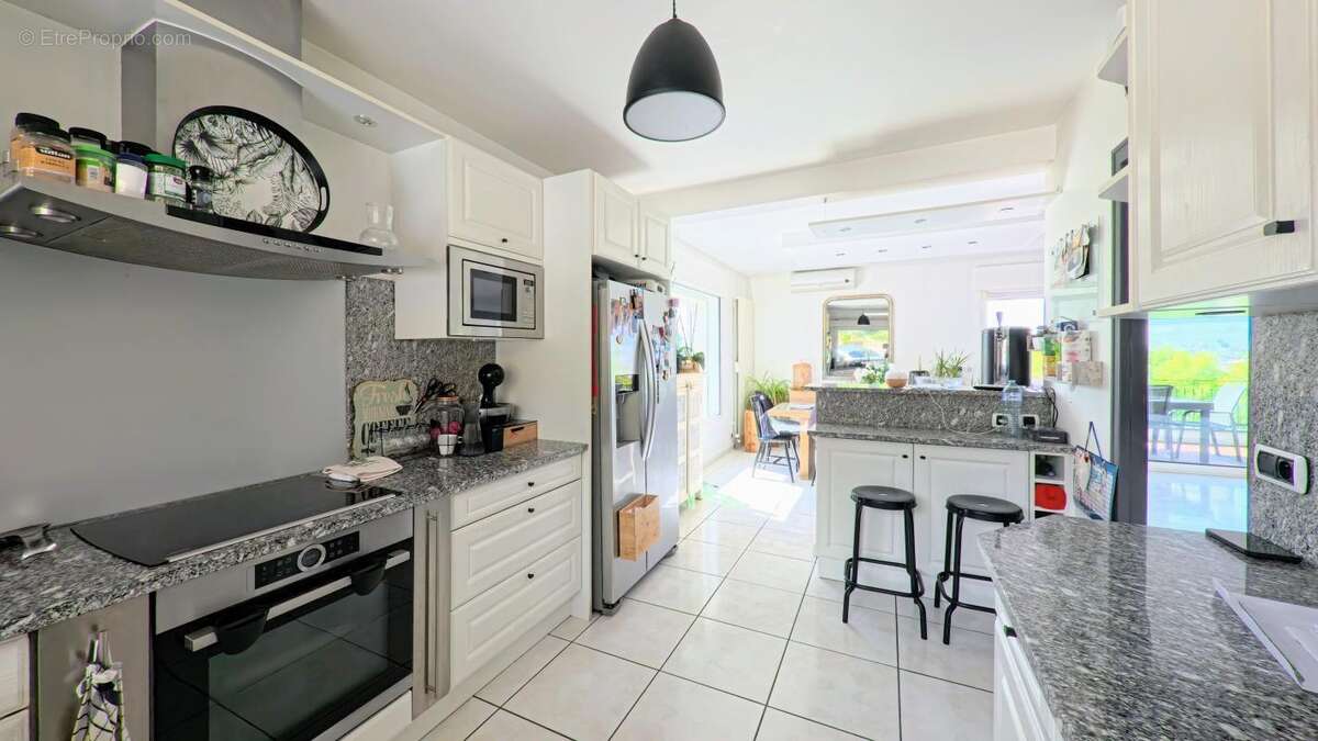 Maison à CHENNEVIERES-SUR-MARNE