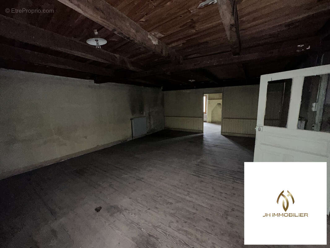 Maison à VEZINS-DE-LEVEZOU