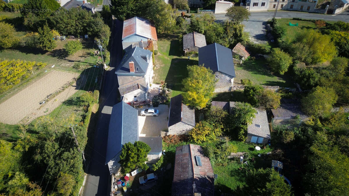 Maison à SAINT-LEGER-DE-MONTBRILLAIS