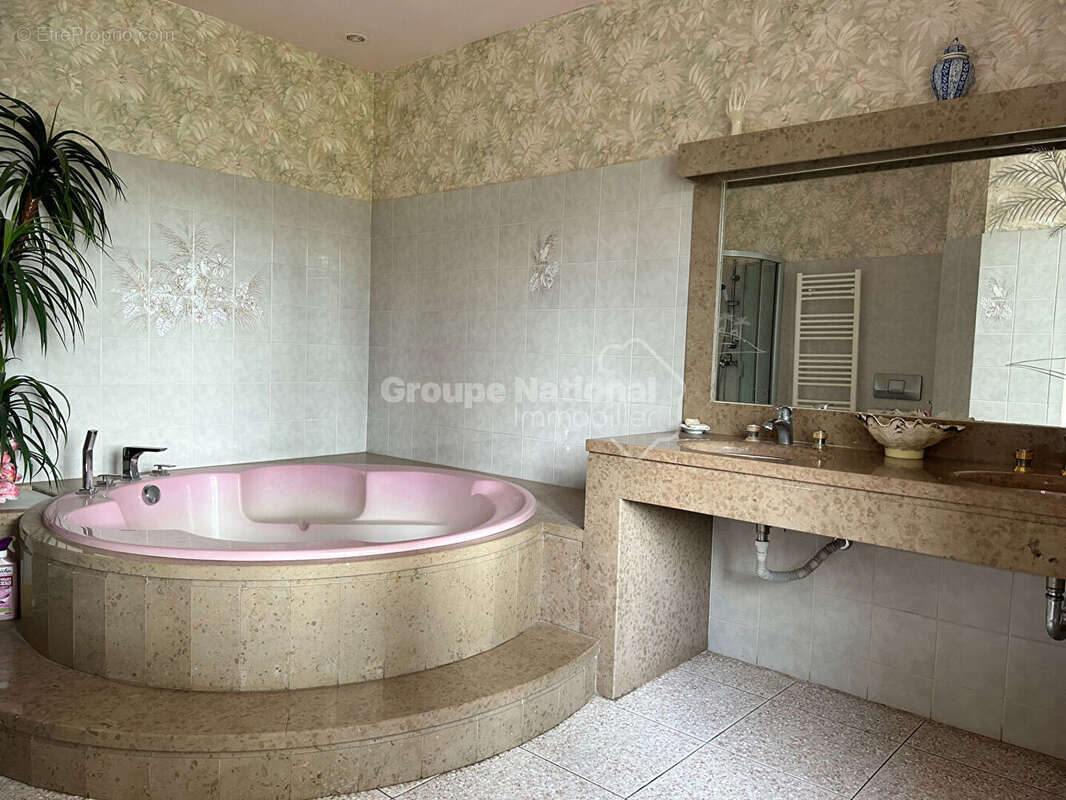 Maison à SAINT-ETIENNE-DU-GRES