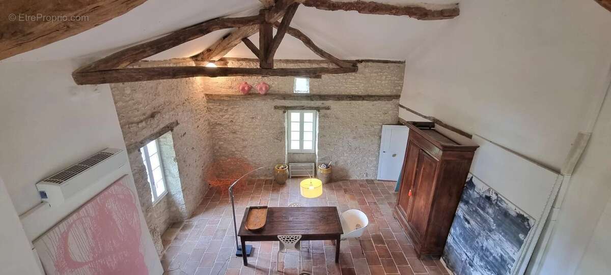Maison à CASTELNAU-MONTRATIER