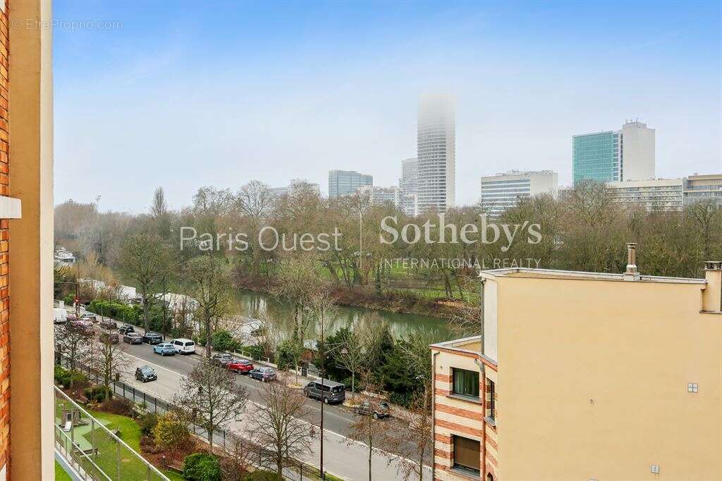 Appartement à NEUILLY-SUR-SEINE