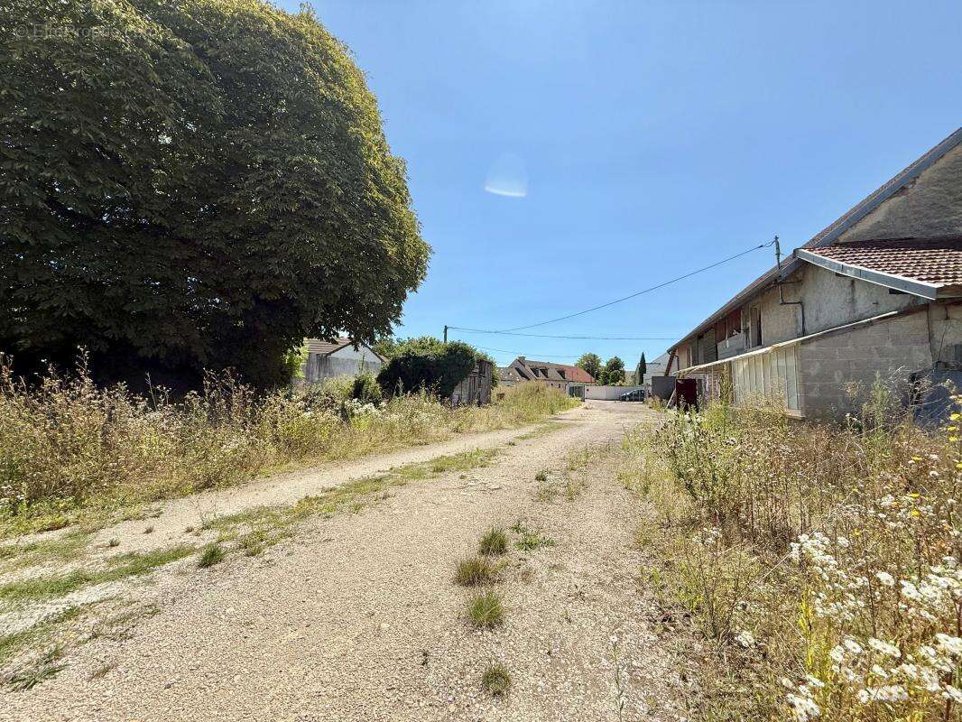 Maison avec grange et terrain constructible - photo 24